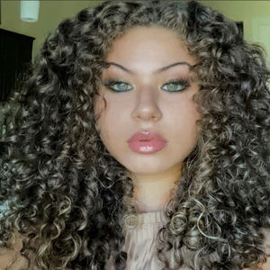 Meet your Posher, Leilani